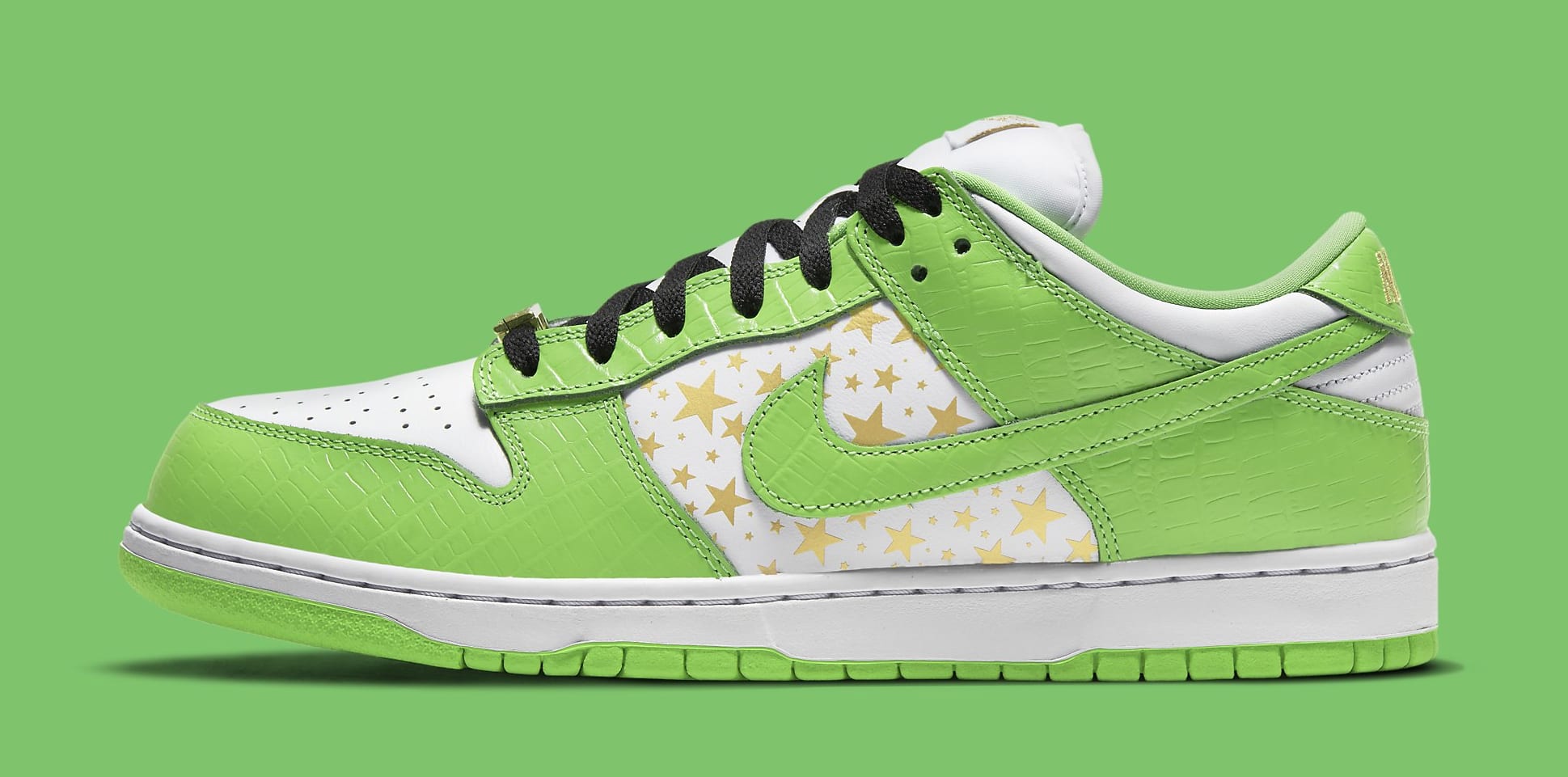 Supreme x Nike SB Dunk Low 'Green' DH3228-101 Lateral