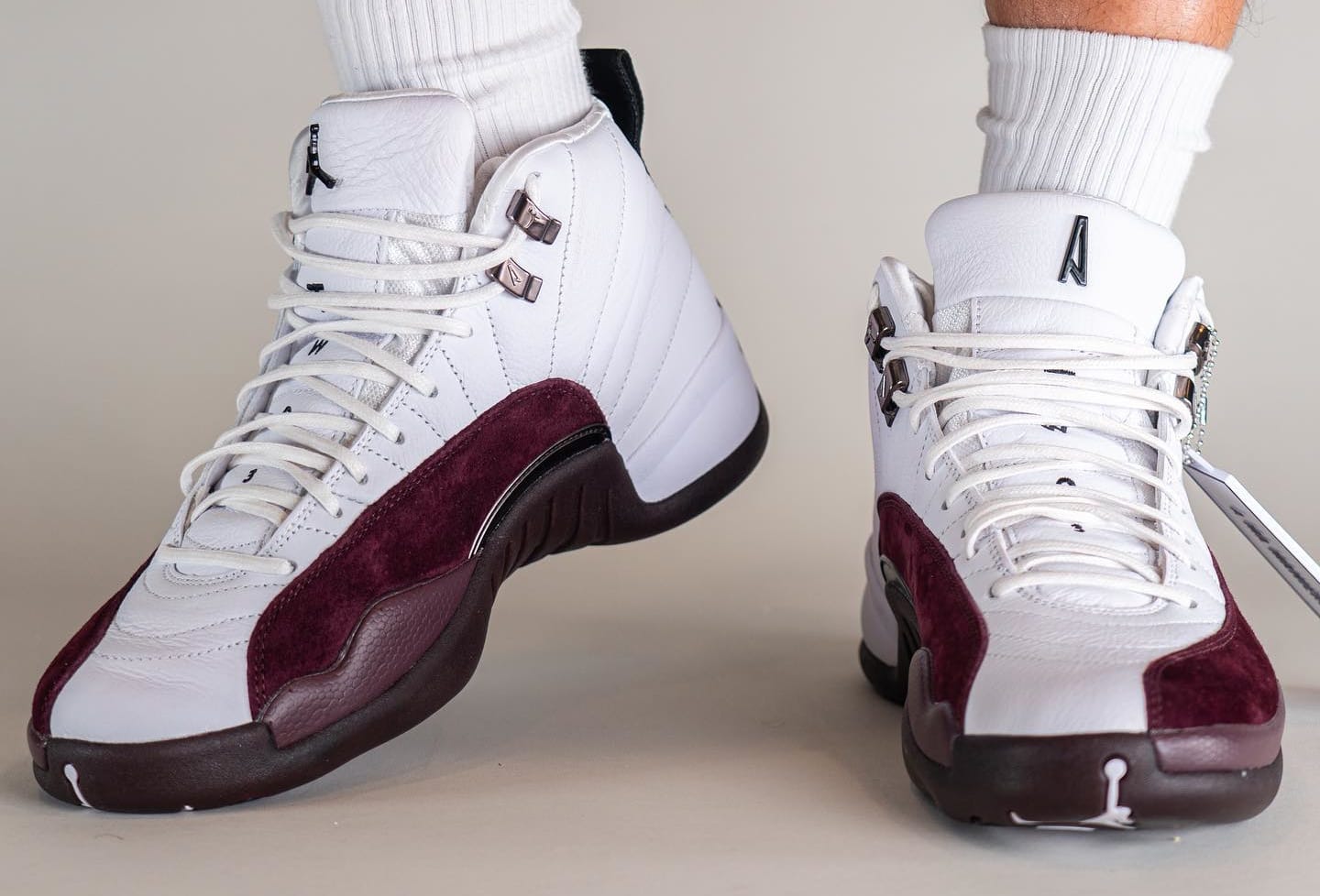 A Ma Manière x Air Jordan 12 Blanche/Bourgogne Crush DV6989 100 Avant