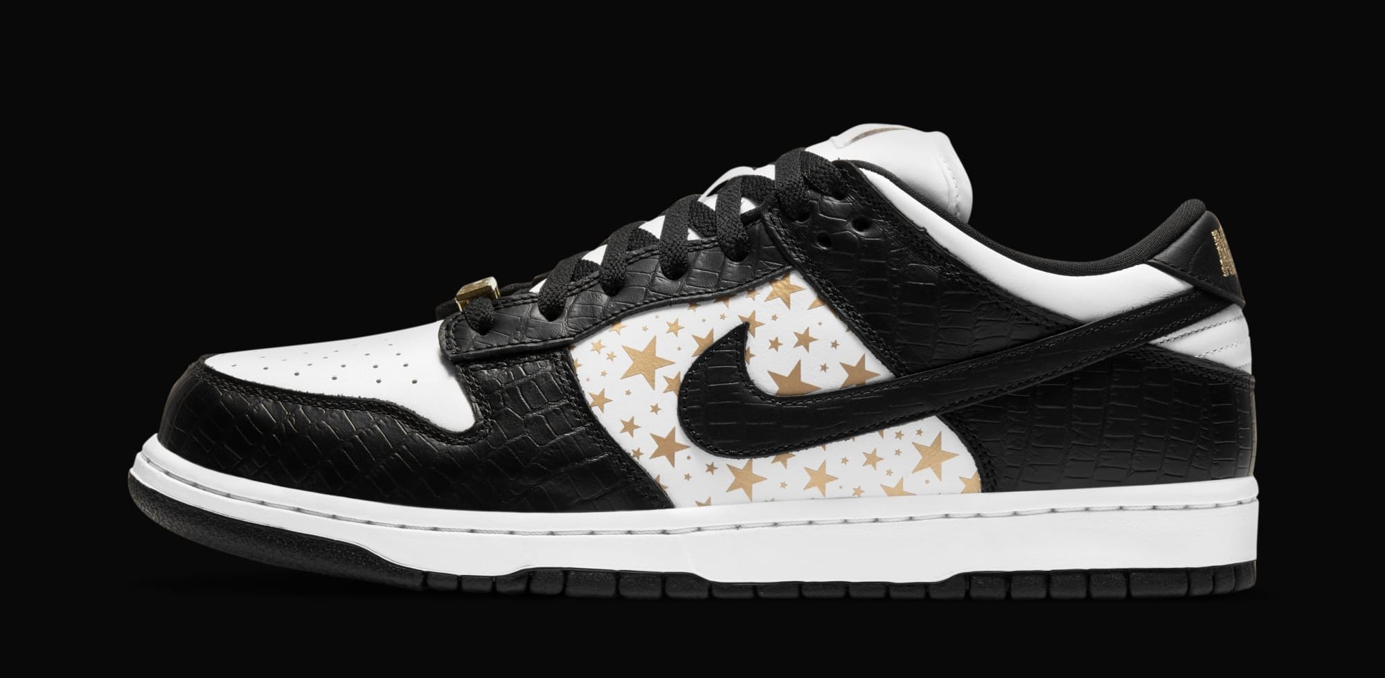 Supreme x Nike SB Dunk Low 'Black' DH3228-102 (Lateral)