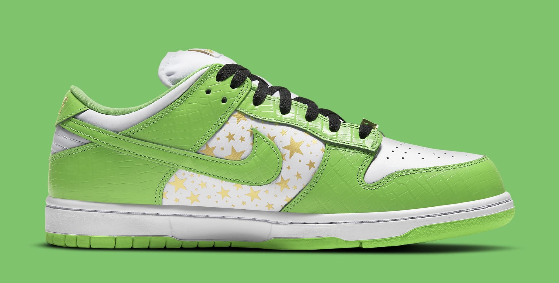 Supreme x Nike SB Dunk Low 'Green' DH3228-101 Medial