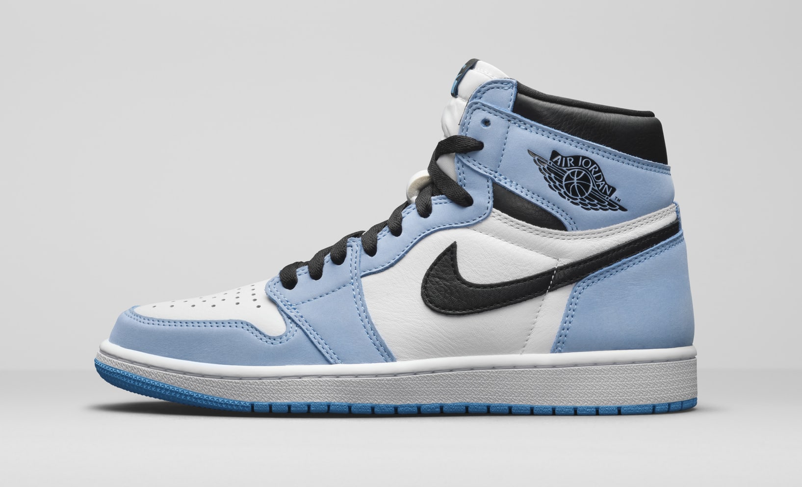 Air Jordan 1 Retro High OG 'UNC' 555088-134 Lateral