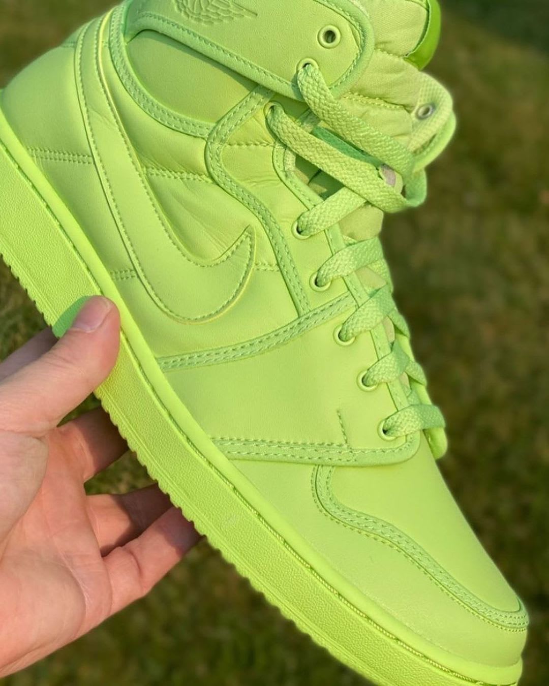 Billie Eilish x Air Jordan 1 KO 'Ghost Green' DN2857-330 (Lateral)