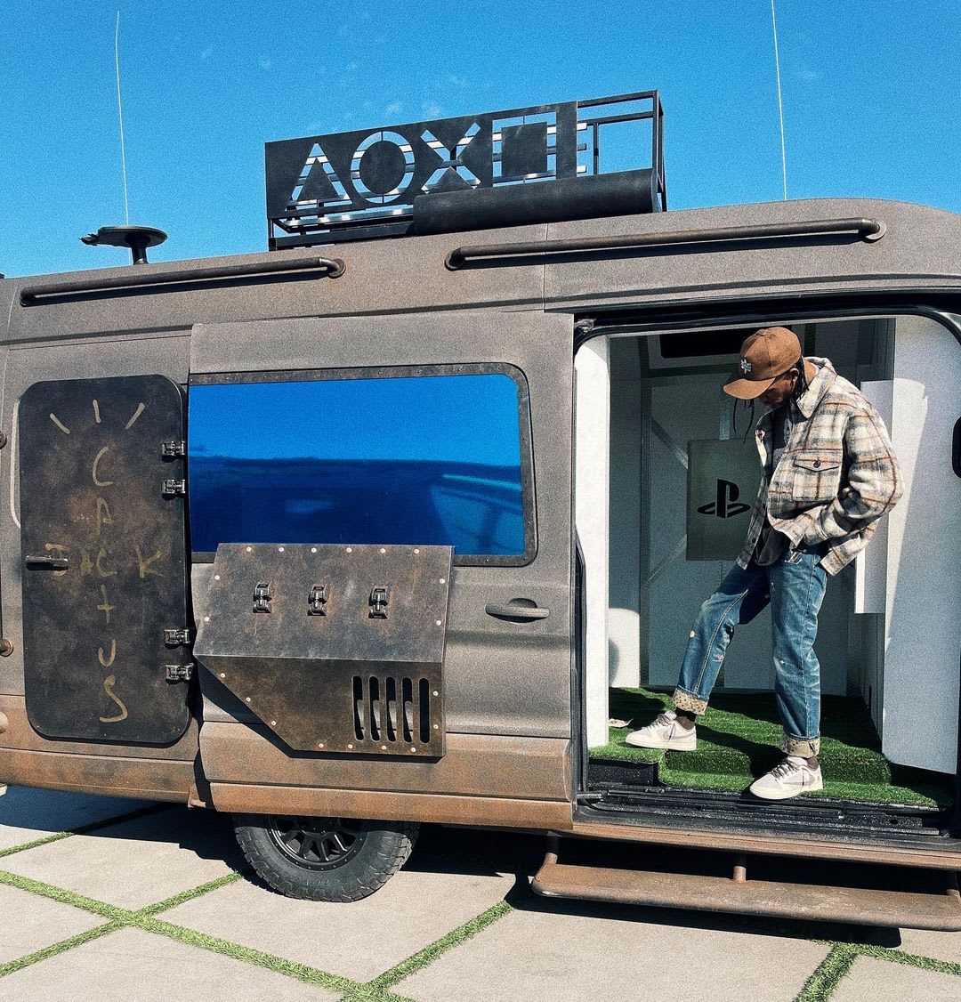 travis scott playstation dunks