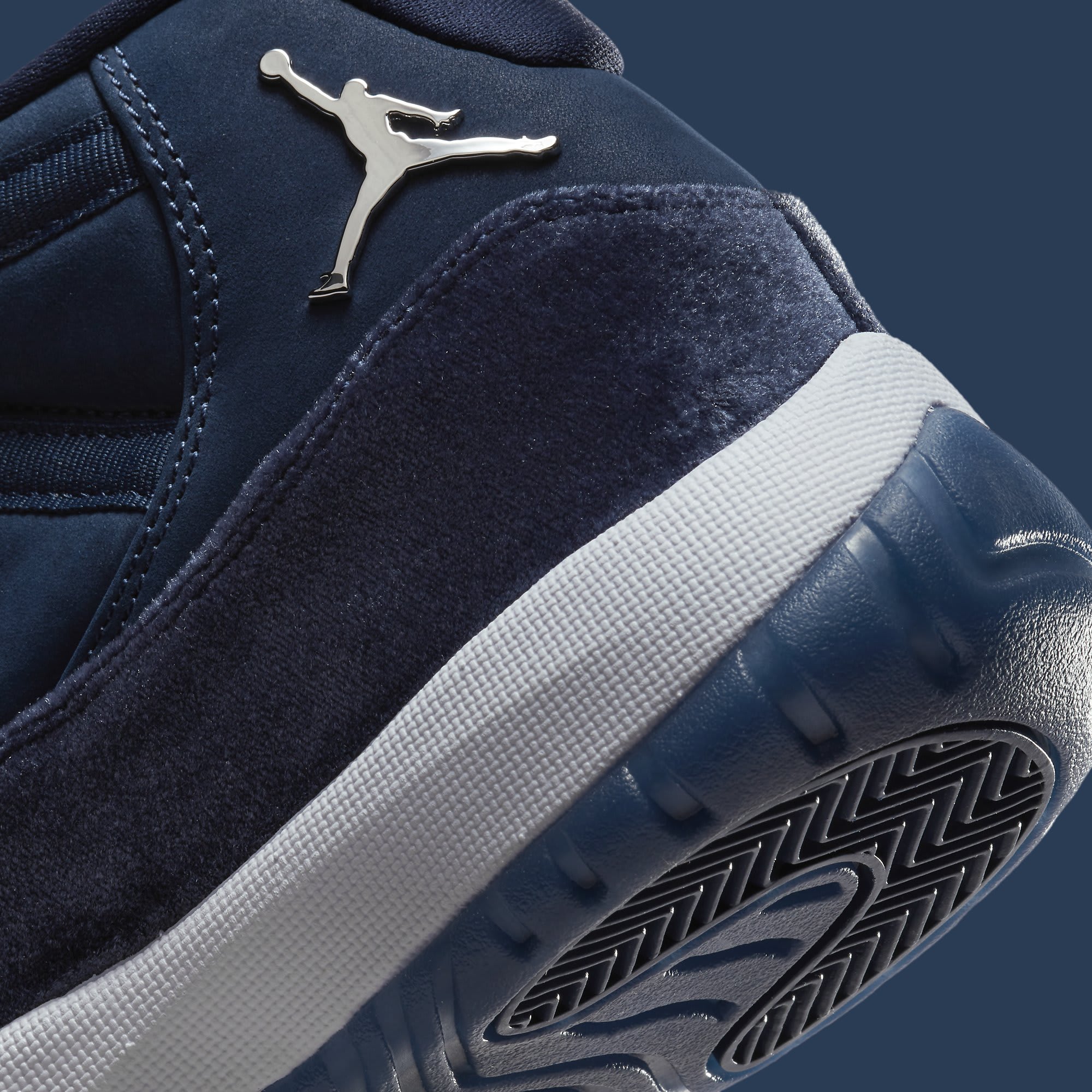 Air Jordan 11 Women's 'Midnight Navy' AR0715-441​​​​​​​ Release