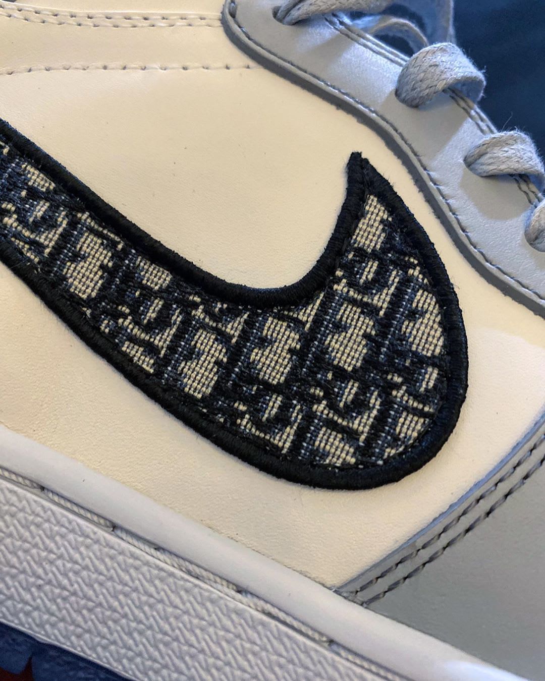 dior nike logo