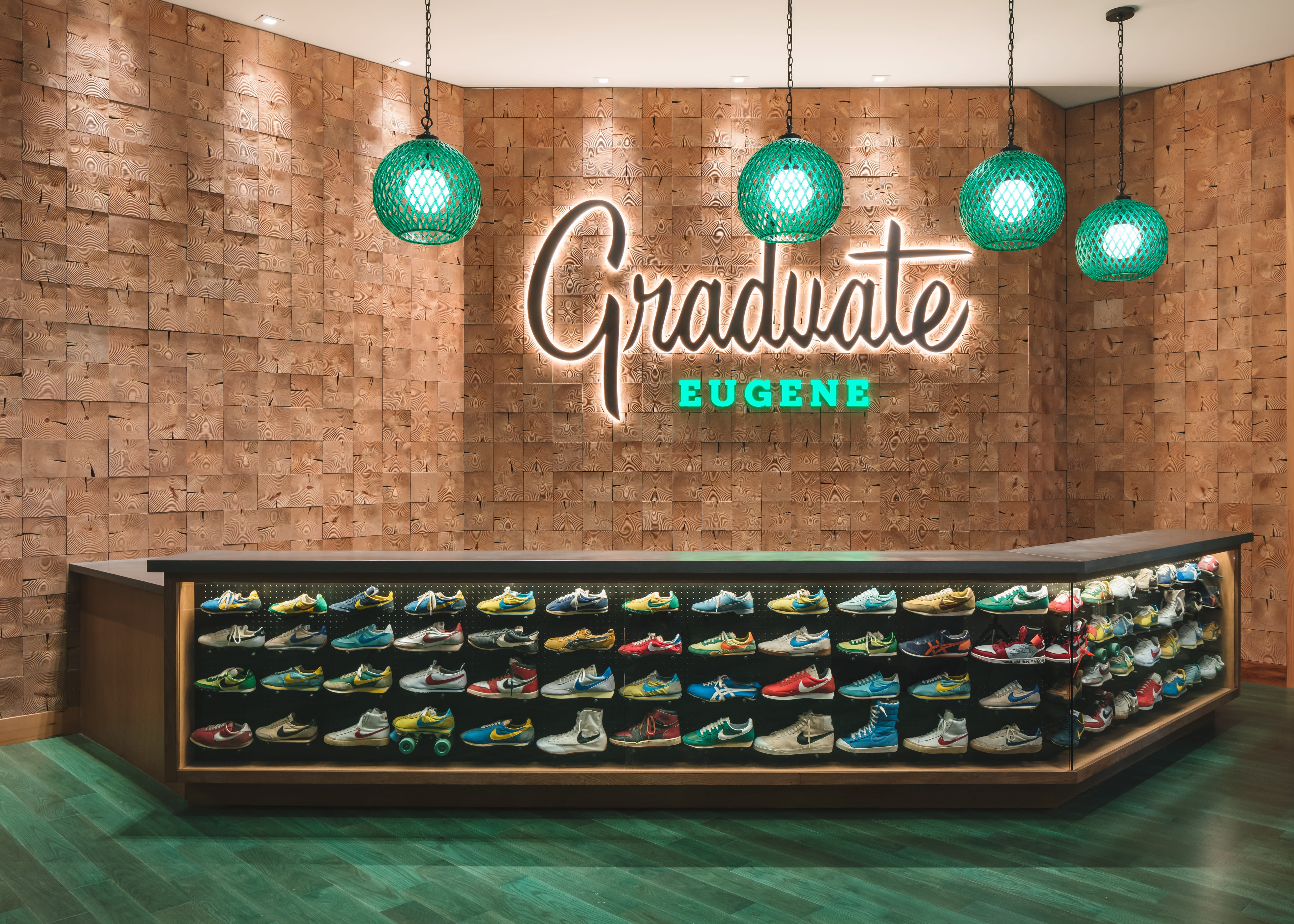 en frente de fluido limpiar This Graduate Hotel in Eugene, Oregon Has a 43-Pair Vintage Nike Display |  Sole Collector