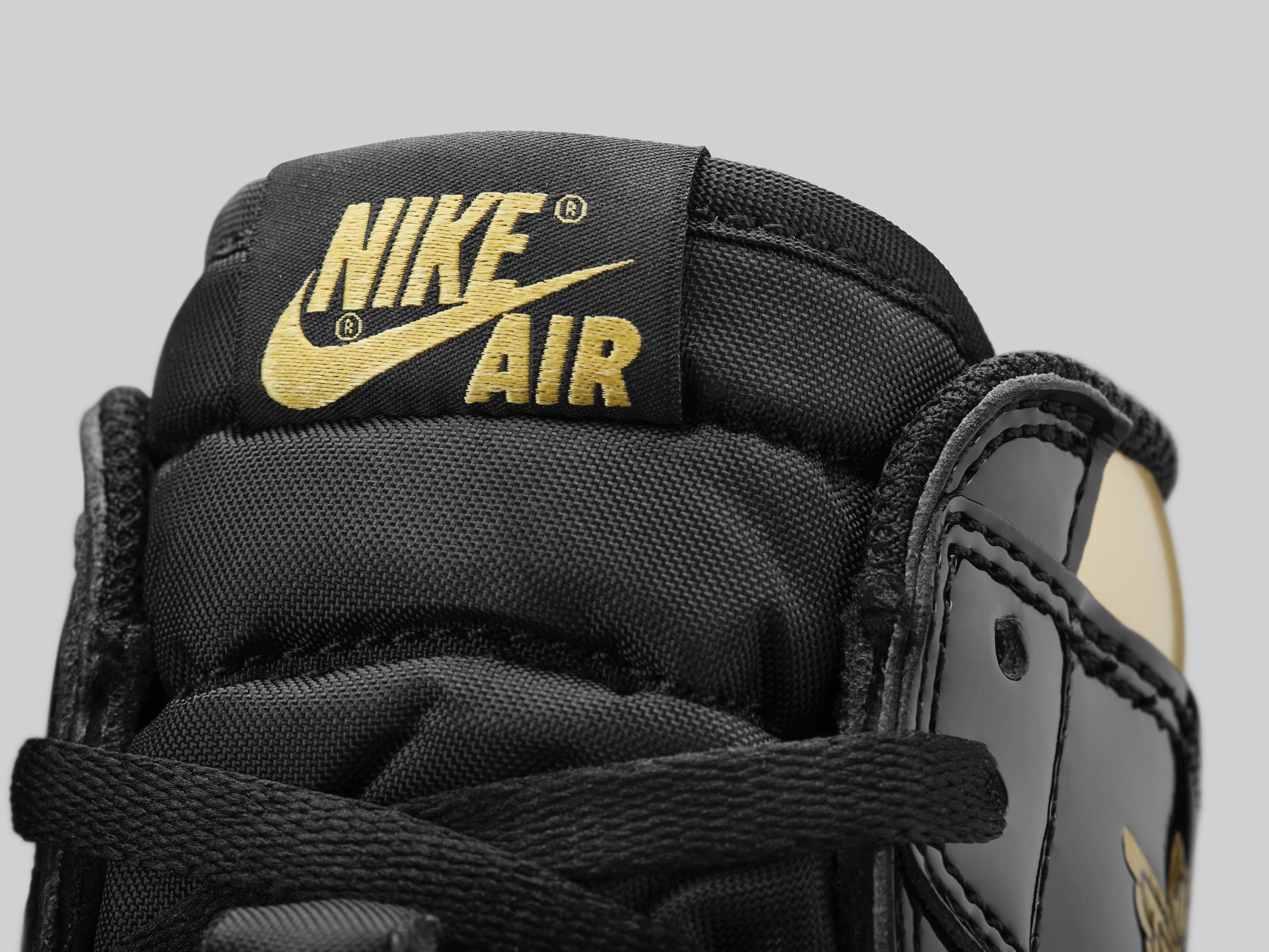 Air Jordan 1 Retro High OG 'Black/Gold' 555088-032 Tongue