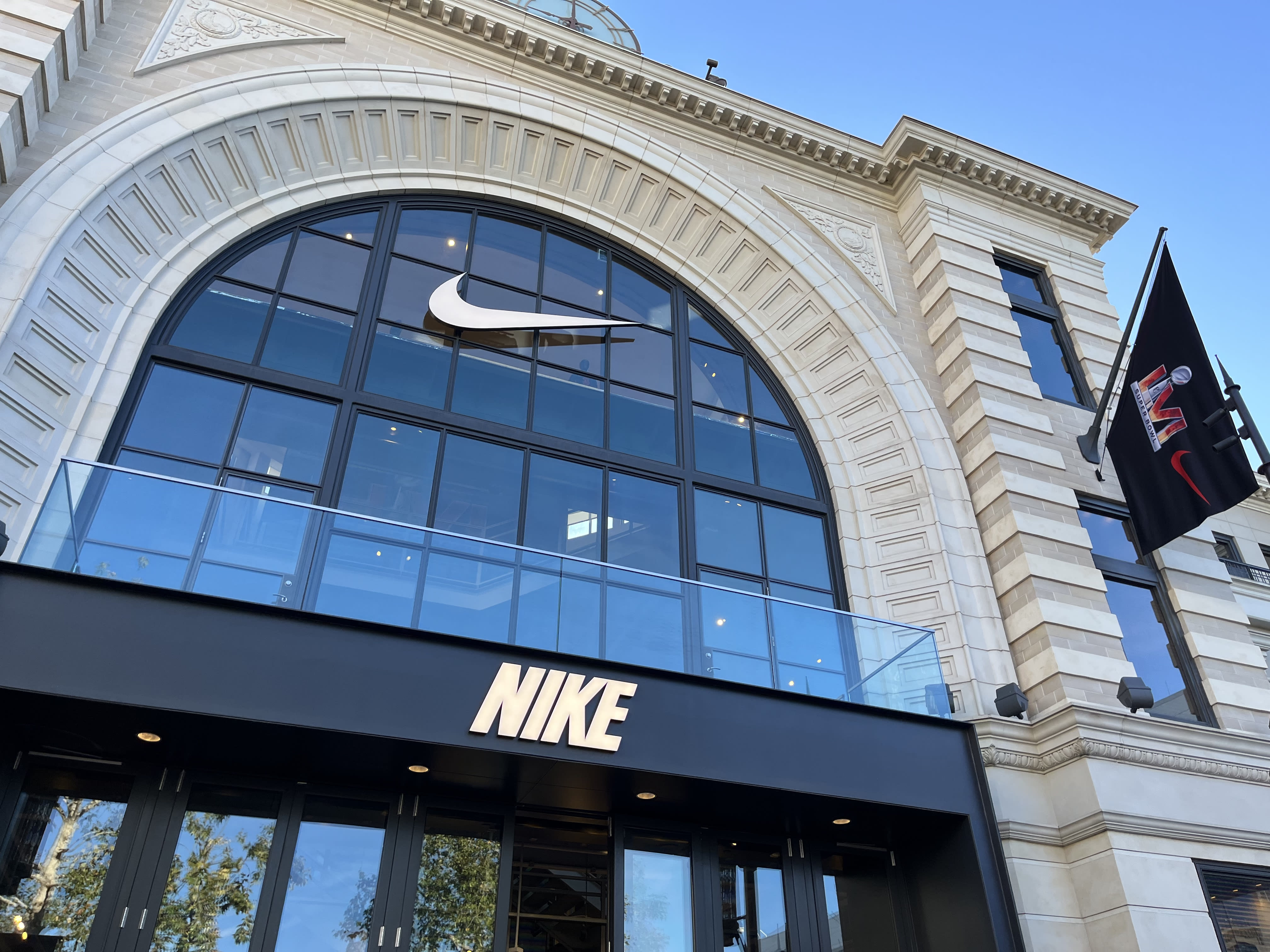 líquido anunciar Satisfacer Nike One Marketplace Los Angeles Super Bowl LVI Celebrations | Sole  Collector