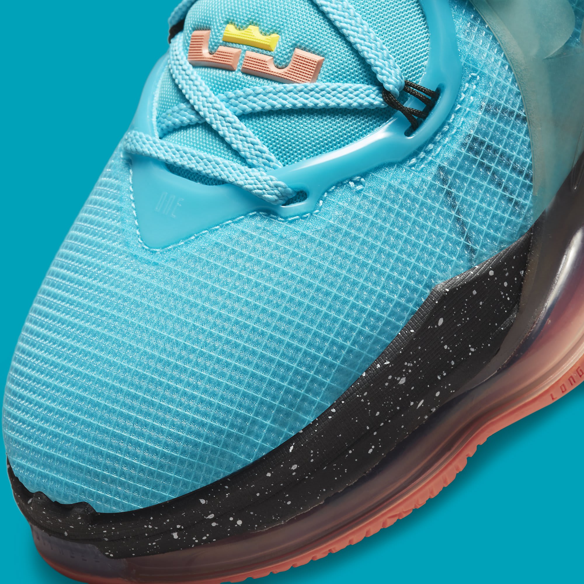 Nike LeBron XIX 19 Christmas Release Date DC9338-400 Toe Detail
