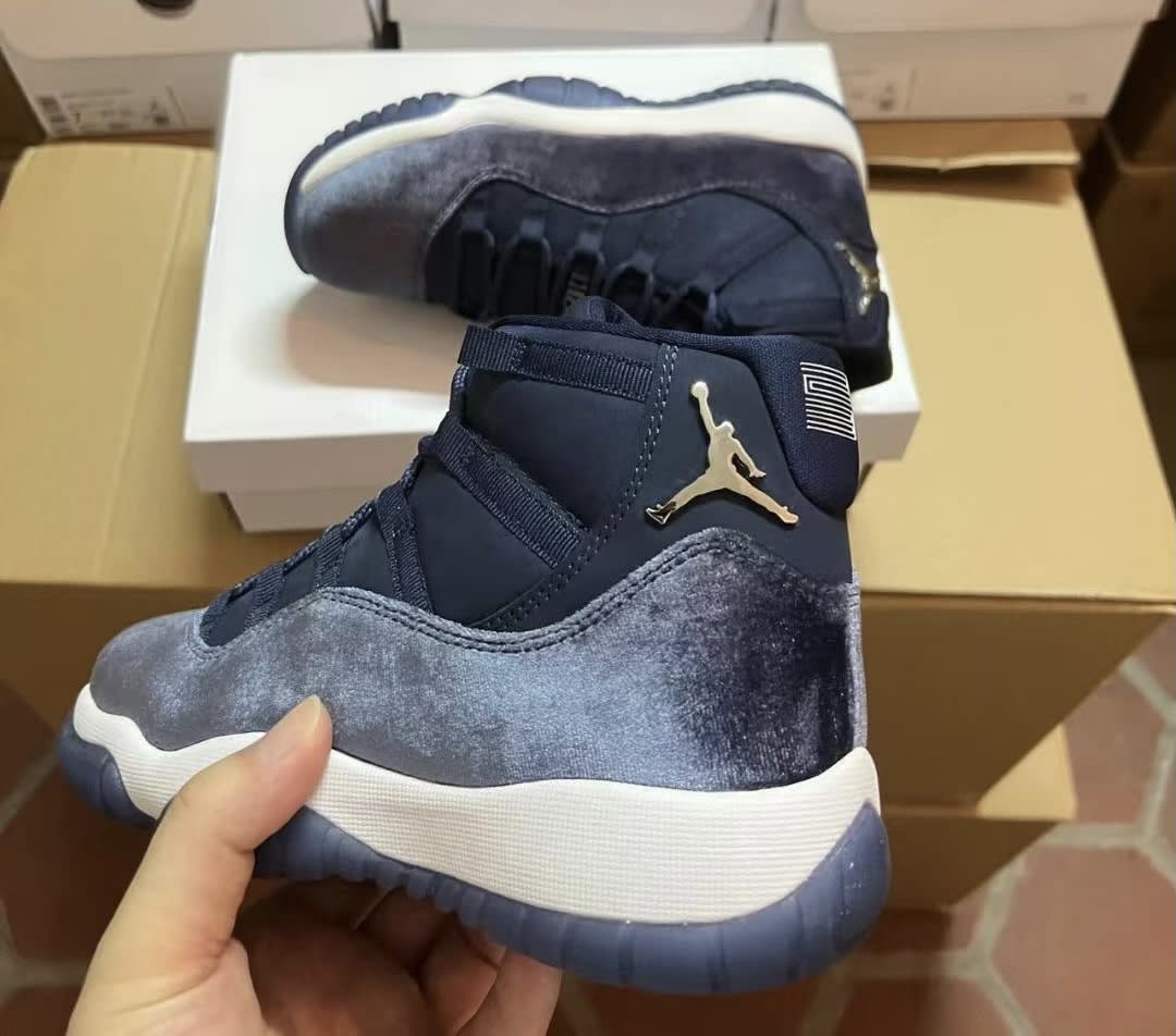 Air Jordan 11 Women's 'Midnight Navy 