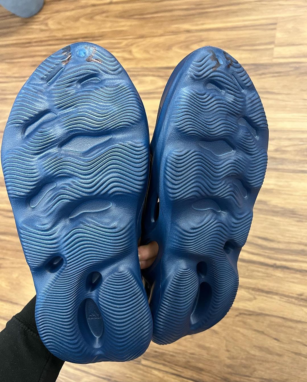 Adidas Yeezy Foam Runner 'Navy' Sample First Look and Release Date ...