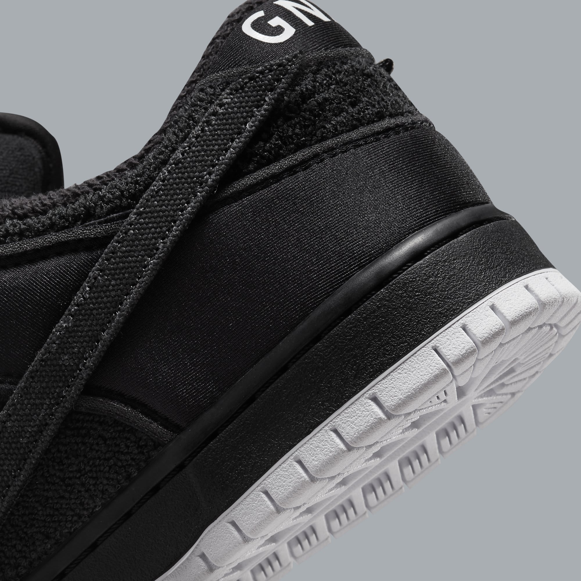 Gnarhunters x Nike SB Dunk Low Release Date DJ7756-010 Heel Detail