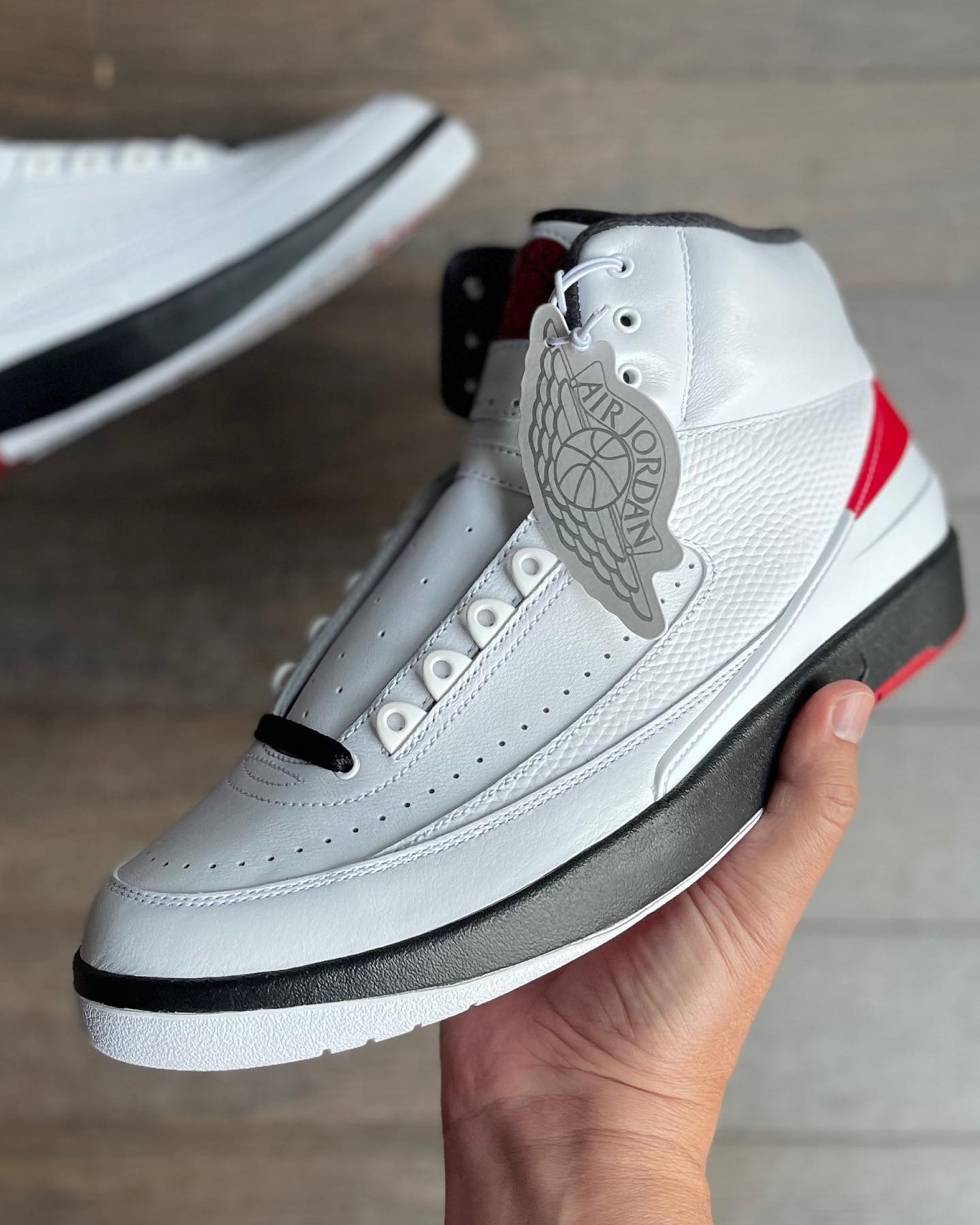 Air Jordan 2 II Retro OG Chicago 2022 